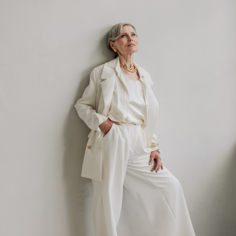 14 Trending Photoshoot Ideas for Women in Their 50s – Localgrapher