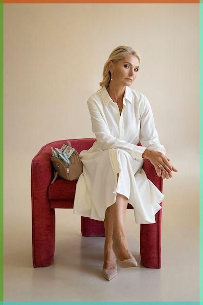 Free Photo | Portrait of middle-aged blonde rich woman with banknotes in purse